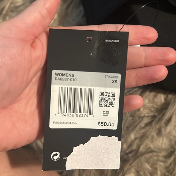 The Nike One Tight Fit 7” performance biker short - Picture 4 of 9